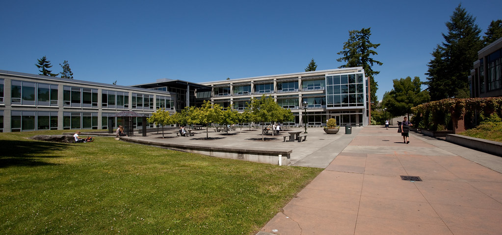 r building on bellevue college campus